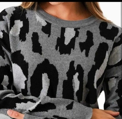 Sweater de bremer con estampa animal print. - Proverbio