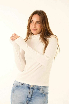 Media polera de morley frizada.