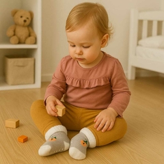 Pantumedia de BEBE unisex ., de corderito con base antideslizante. 0-12 meses .