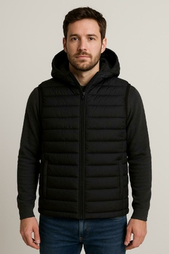 Chaleco unisex de microfibra clásico, con capucha desmontable.