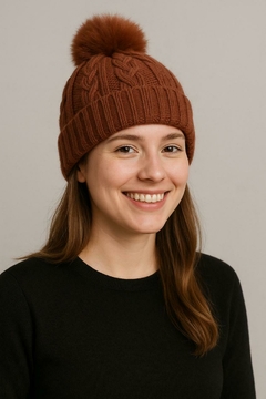 Gorro tejido , con pompón y corderito en interior .Calidad Premium. - comprar online