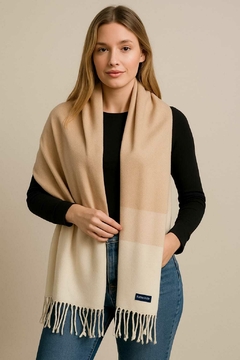 Ruana combinada de lana suave. Importada. Calidad premium. - comprar online