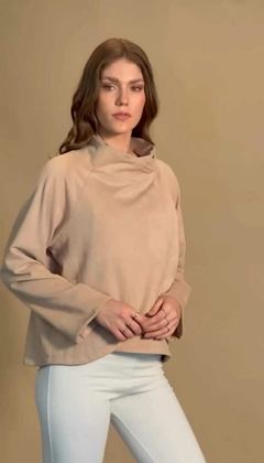 Chaqueta cruzada de punto roma, totalmente forrada.