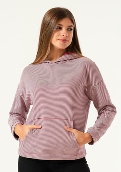Maxi buzo oversize, de dralon , con rayas finitas.
