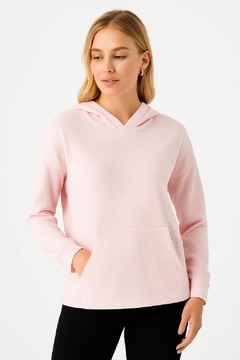 Imagen de Maxi buzo oversize, de dralon , con rayas finitas.