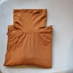 Polera básica de modal viscosa.