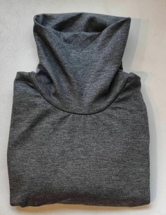 Polera básica de modal viscosa.