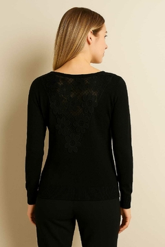 Sweater de bremer, importado, calidad premium. Liso por delante y triángulo de encaje en espalda. en internet