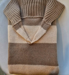 Imagen de Sweater tejido, cuello chomba, bicolor.