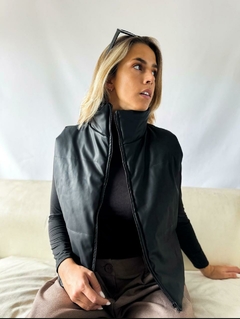 Chaleco puffer engomado. en internet