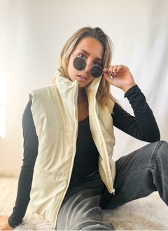 Chaleco puffer engomado.