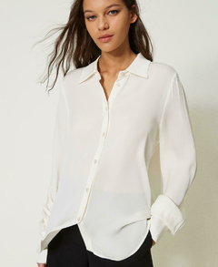 Camisa de crepe, clásica.