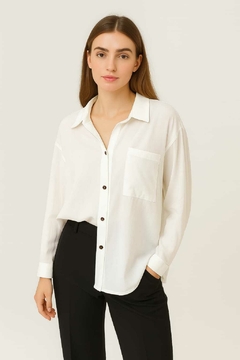 Camisa de lino, con bolsillo lateral y con manga regulable. - Proverbio