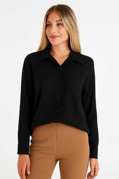 Camisa de lino, con bolsillo lateral y con manga regulable. - comprar online