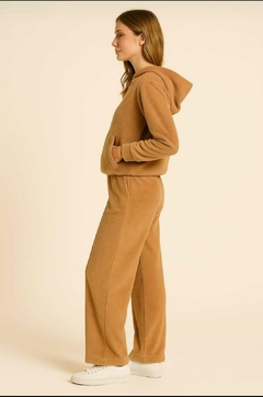 Conjunto de plush , buzo + palazzo . en internet