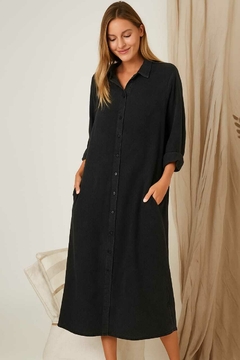 Vestido camisero, con bolsillos.