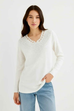 Sweaters de bremer liviano, con diferentes diseños de strass y calados. Importados. Calidad premium. en internet