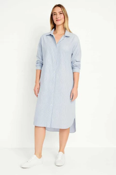 Imagen de Camisa extra larga de poplin rayado, con bolsillos.