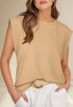 Remera de algodón, manga simil hombrera. - Proverbio