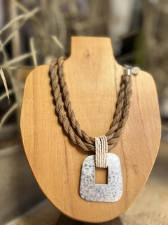 COLLAR TRENZADO