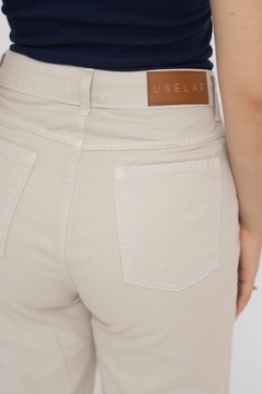 CALÇA JEANS ELENA MARFIM na internet