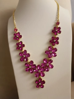 Collar fucsia fantasía