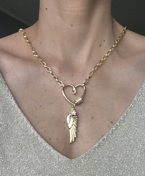 Collar corazón alas