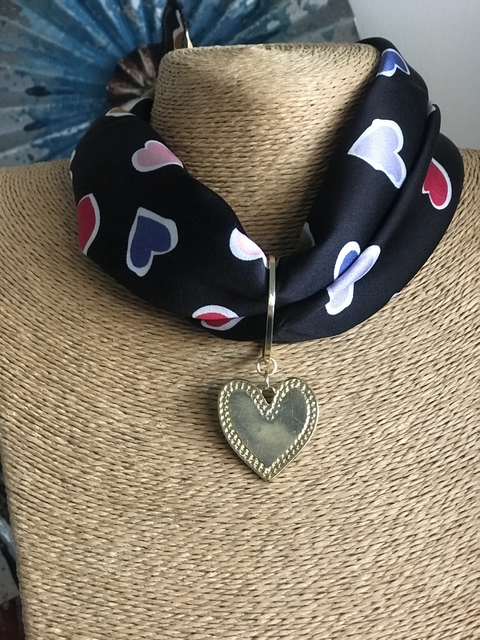 Pañuelo corazones negros