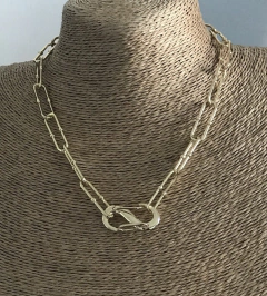 Collar broche infinito