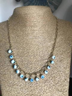 Collar ojitos en internet