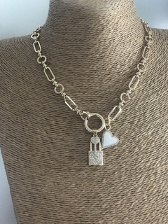 Collar candado corazón en internet