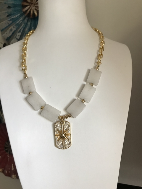 COLLAR CUARZO CUADRADO BLANCO