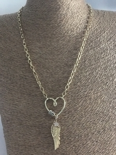 Collar corazón alas en internet