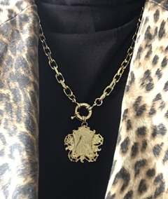 Collar Virgen María en internet