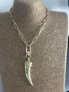 Collar cuerno