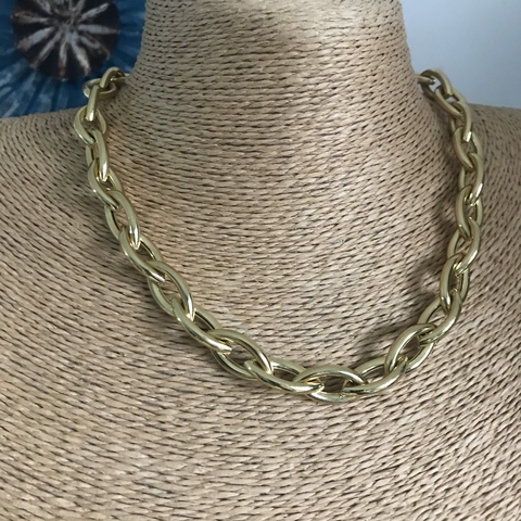 Collar ovalo