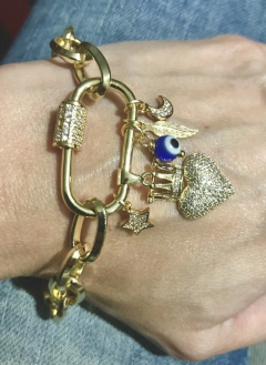 Pulsera dijes protectores en internet