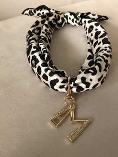 CHARM broche inicial M en internet
