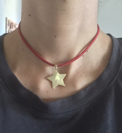 Collar con Cuerito Rojo y Estrella