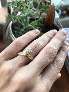 Anillo corazón colgando