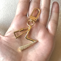 CHARM broche inicial M