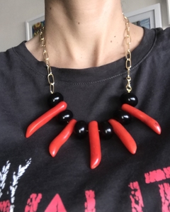Collar coral con piedra natural en internet