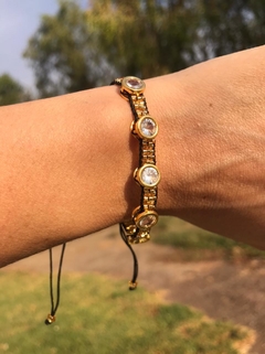 PULSERA DORADA CON BORDES NEGRO CON CRISTALES