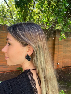 Aros colombianos cuadrados negros