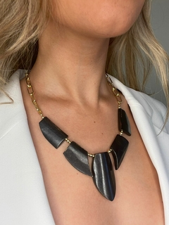 Collar hueso negro