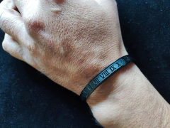 Pulsera negra romana