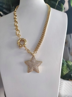 Collar corbata estrellada