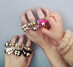Anillo fucsia en internet
