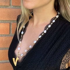 Collar perlas con letra inicial