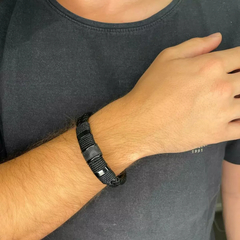 Pulsera negra cuero